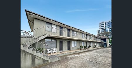 Location, Location! - Photo 3