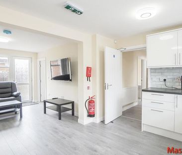 4 bedroom semi-detached house to rent - Photo 1