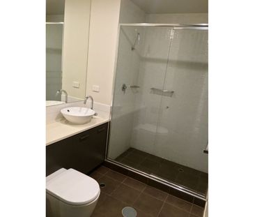 Modern Apartment in the Heart of New Port - Photo 3