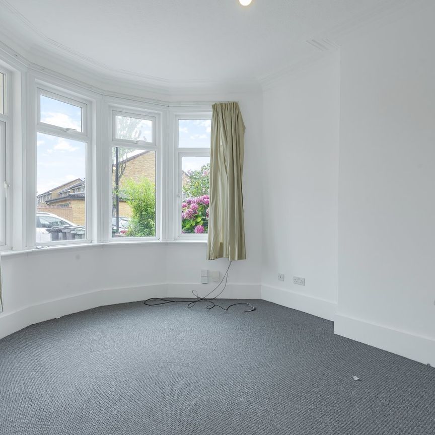 Higham Station Avenue, Chingford, E4, London - Photo 1