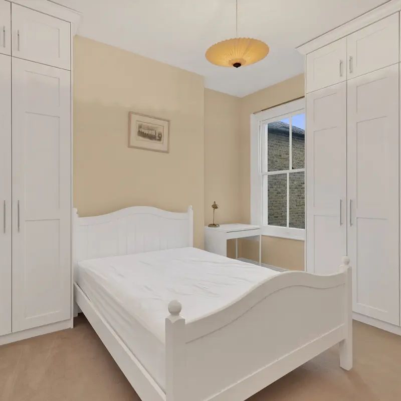 3 bedroom flat in London - Photo 1