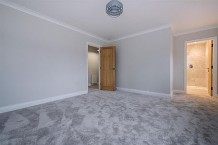 4 bedroom end of terrace house to rent - Photo 2