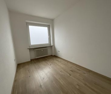 Helle 4-ZKB-Balkonwohnung im Hochhaus in Heppens zu vermieten! - Photo 5