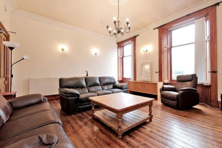 3 bedroom flat to rent - Photo 2