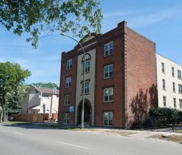 370 Stradbrook Avenue | 370 Stradbrook Avenue, Winnipeg - Photo 1