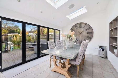 Partridge Mead, Banstead, SM7 - Photo 3