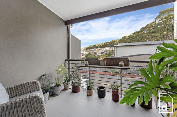 Inviting Entertainer + Walk-to-the-village Convenience - Photo 1