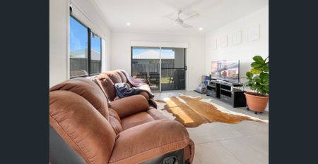 Low Maintenance 3 bed, study, 2 bath, 1 car, AC Home in Harmony - Photo 3