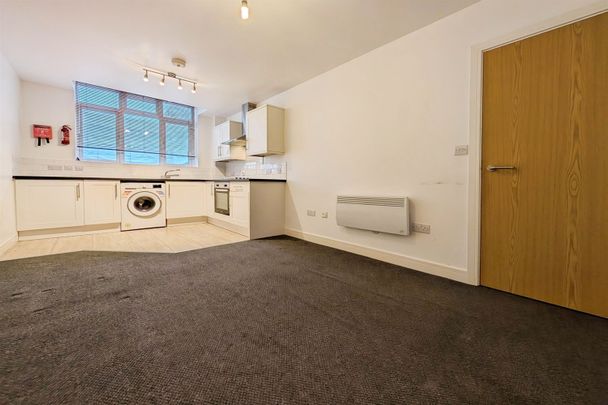 Hanover Buildings, SO14 - Photo 1