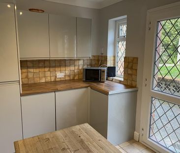 1 bedroom in a house share to rent - Photo 2