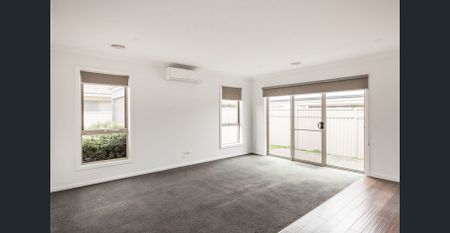 3 BEDROOM UNIT IN HEART OF WENDOUREE - CLOSE TO STOCKLANDS - Photo 3