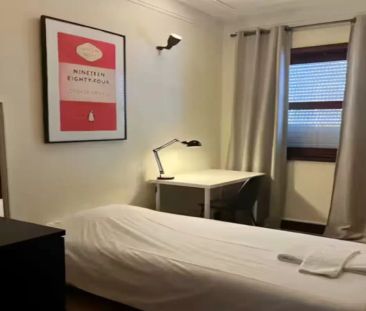 Room in shared apartment in Porto - Photo 1