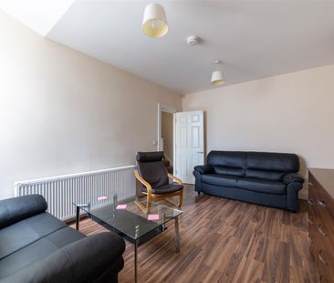 4 bed maisonette to rent in Biddlestone Road, Newcastle Upon Tyne, NE6 - Photo 2