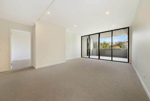 Generous Layout | Double Balconies | North East | 114 m2 - Photo 1