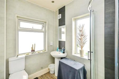 2 bedroom end of terrace house to rent - Photo 5