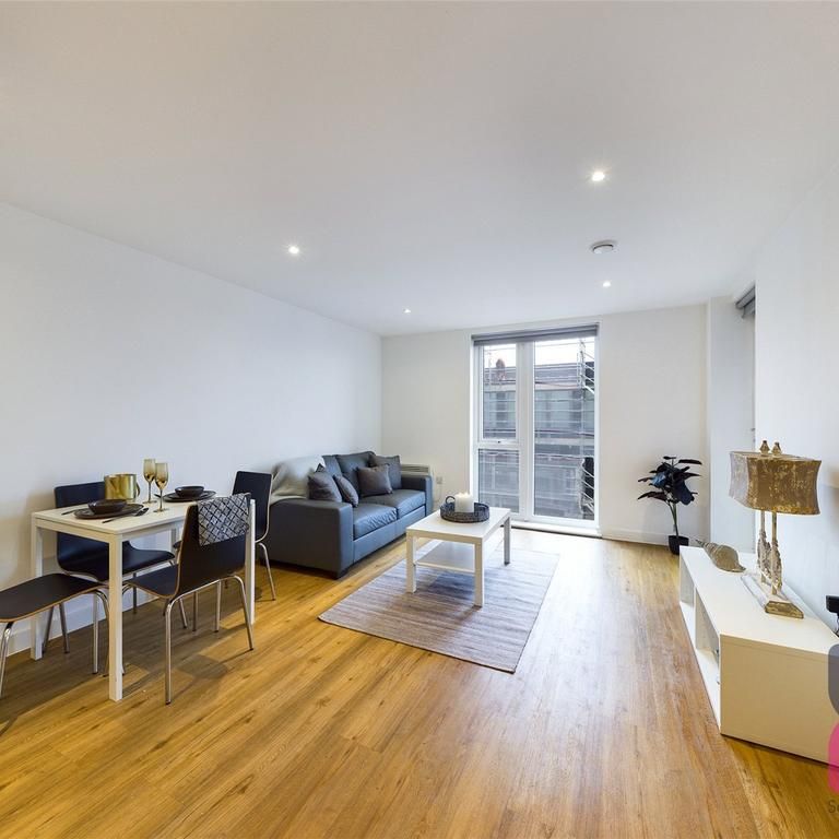 3 bedroom flat to rent - Photo 1