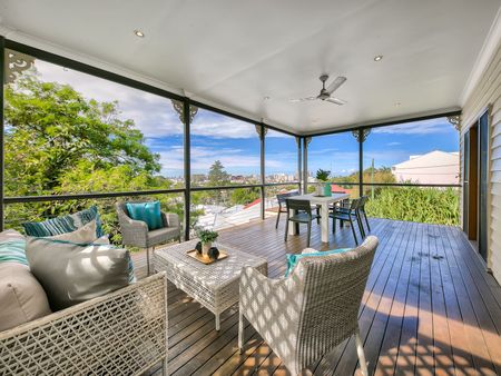 Spacious home with flexibility on CBD fringe - Photo 5