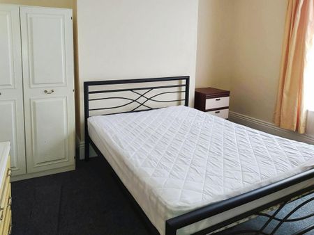4 bedroom house share to rent - Photo 2