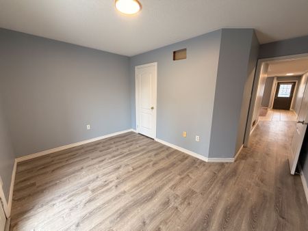 For Lease - 323 Johnson Street Unit# Upper, Barrie, Ontario - Photo 2
