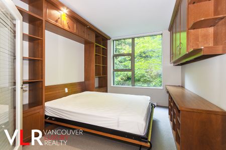 Condo in West Vancouver, BC - Photo 5