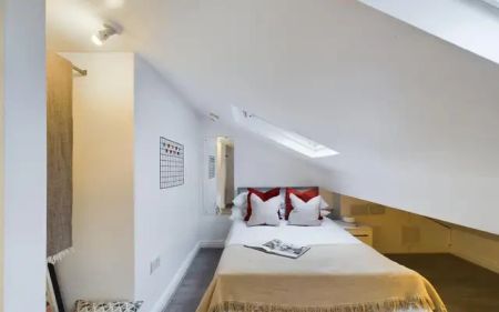 6 Bedroom House - Photo 2