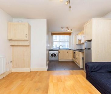 Large one bed,stoes throw from Camden Tube and walking distance to Regents Park - Photo 1