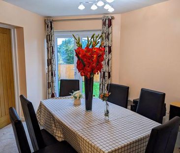 4 bedroom semi-detached house to rent - Photo 6