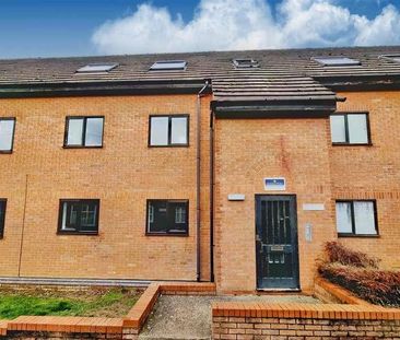 Hampton House,portland Road,rushden,northants, NN10 - Photo 1