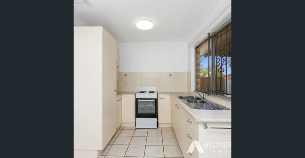 Spacious Family Home in a Prime Algester Location - Photo 1