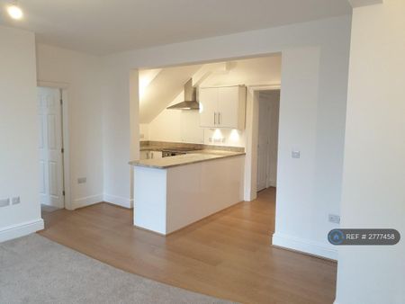3 bedroom flat to rent - Photo 2