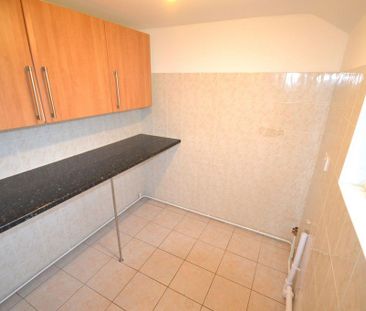 2 bedroom end of terrace house to rent - Photo 1