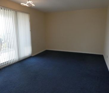 3 bedroom flat to rent - Photo 3
