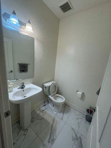 For Lease - 8 UNWIND Crescent Unit# (Upper Level), Brampton, Ontario - Photo 4