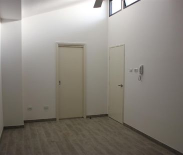 STUDIO ROOM WITH SHARED KITCHEN & LAUNDRY - Electricity and water i... - Photo 1