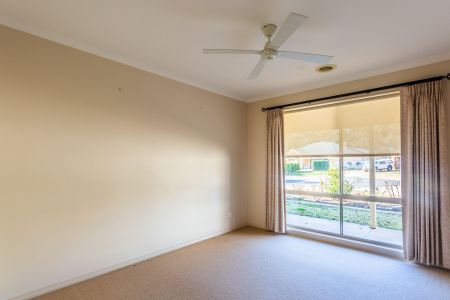 Quiet Court Living - Photo 3