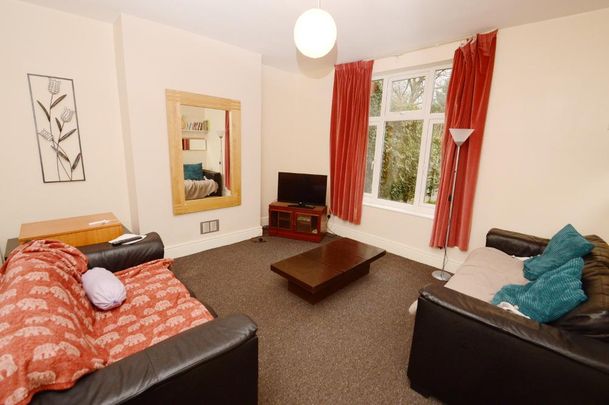 4 bedroom terraced house to rent - Photo 1