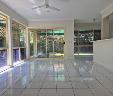 FRESHLY RENOVATED FAMILY FRIENDLY THREE BEDROOM HOME IN SORT AFTER ... - Photo 2
