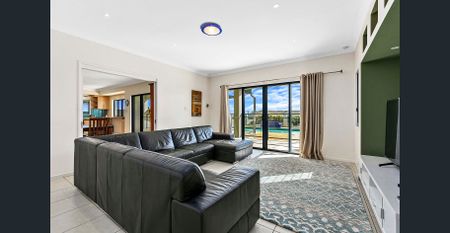 Fully Furnished Executive Rental – Ocean Views | Walk In, Walk Out - Photo 4