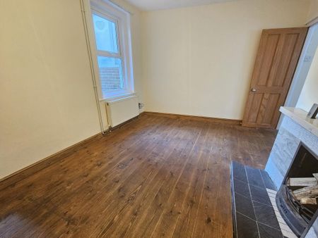 2 bedroom terraced house to rent - Photo 4