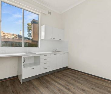 Private, Renovated Studio, Centrally Located, Water and Electricity... - Photo 1