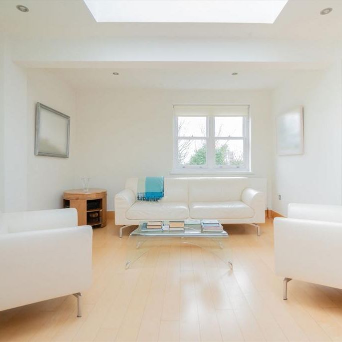 4 bedroom flat to rent - Photo 1