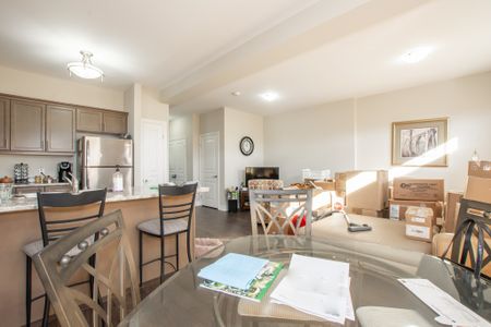 **STUNNING** 3 Bedroom Townhouse in St. Catharines!! - Photo 4