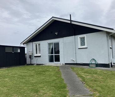 Three bedroom home close to the beach - Photo 2