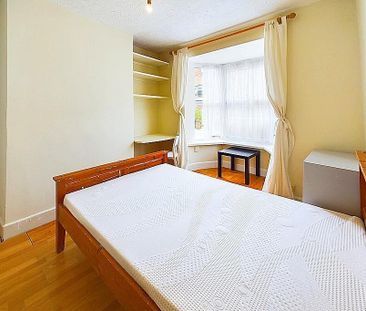 3 bedroom end of terrace house to rent - Photo 2