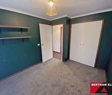 Stunning Home, Solar plus Tesla battery with Modern Amenities - Photo 6