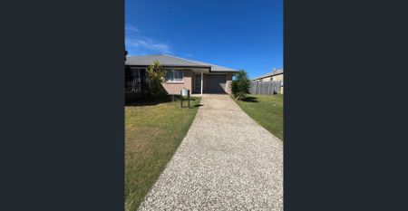 CABOOLTURE - HOMELY & CONVENIENT - Photo 5