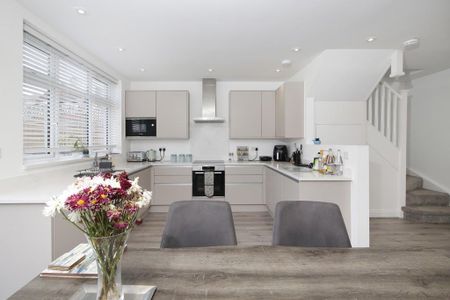 3 bedroom detached house to rent - Photo 4