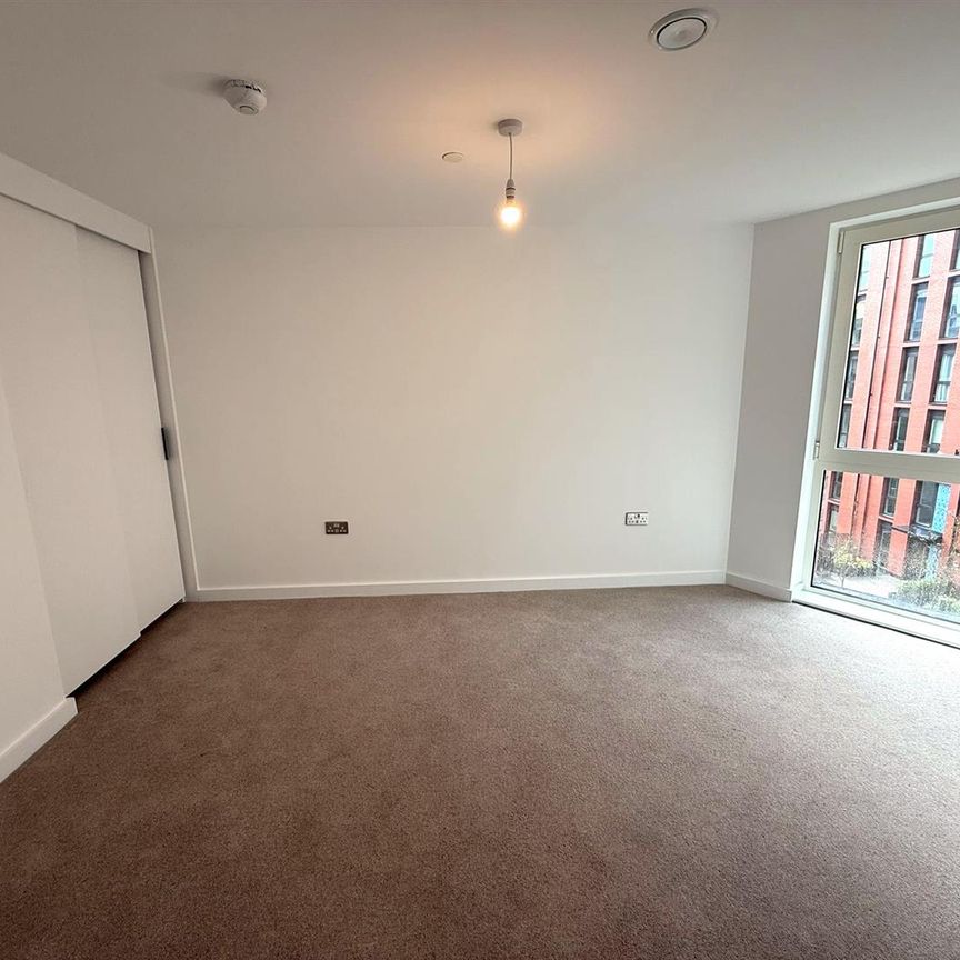 The Railings, Middlewood Locks - Photo 1