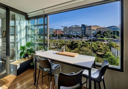 Luxury Living with Unmatched Views at Wellington's Premier Address - Photo 5