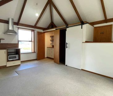 FIVE BEDROOMS - FOXTON - Photo 3